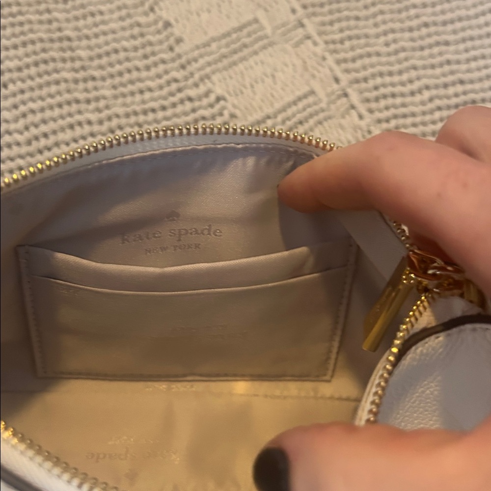 Kate Spade Cream Shoulder Bag with Gold Detailing - Picture 4 of 5